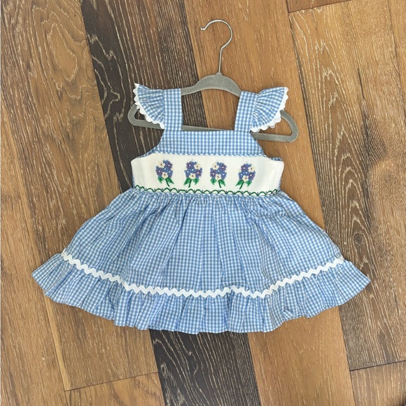 Stitchy Fish Hydrangea Honey Smocked Dress NEW - Picture 3 of 4